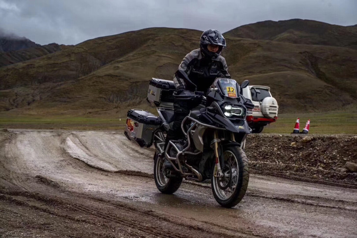 西藏翼途拉萨宝马bmw摩托车出租r1200gs租赁摩旅西