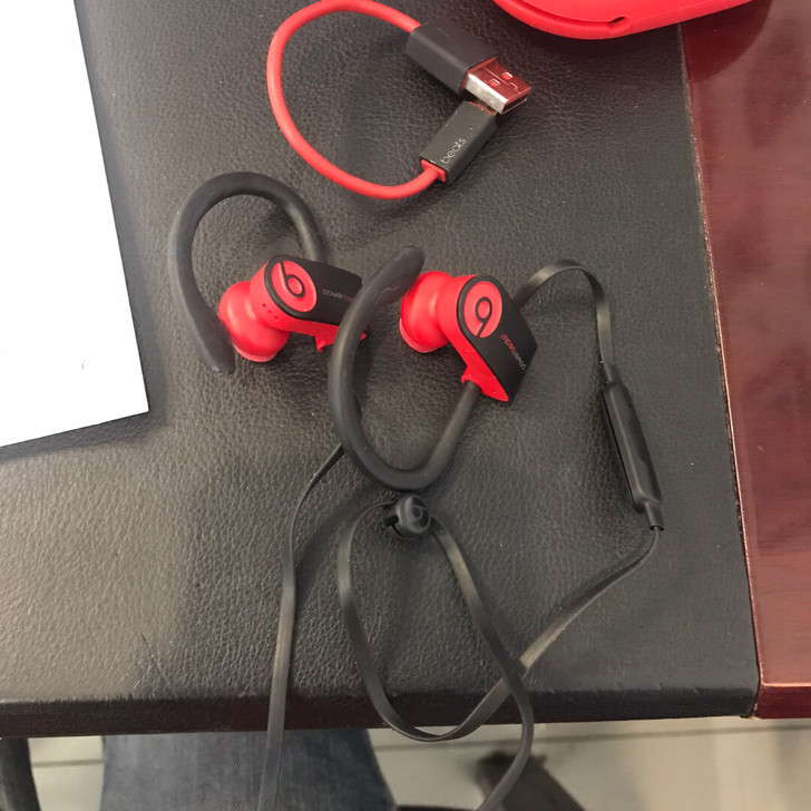 beats3耳机，别人送的生日礼物，没怎么用，现便宜出售