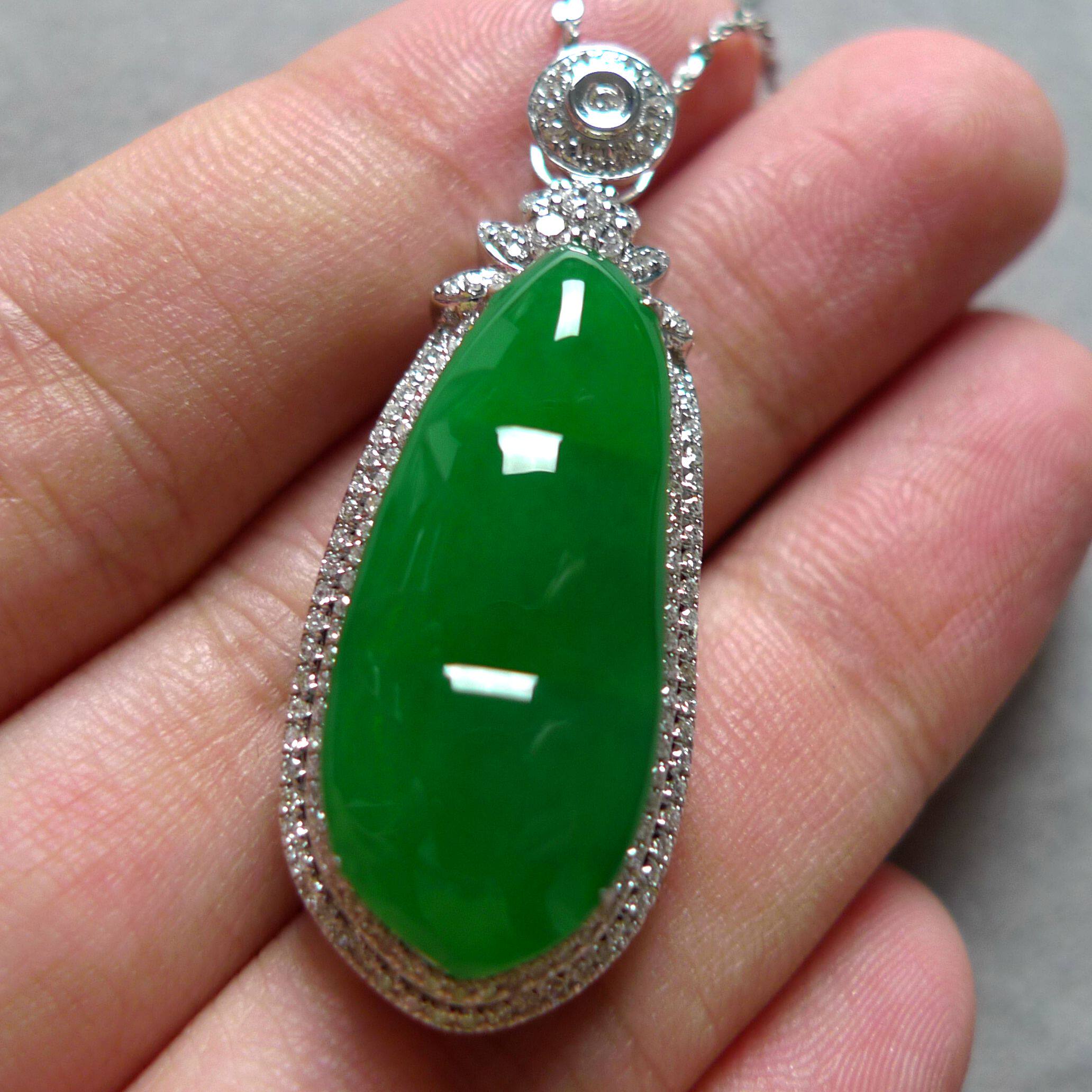 【高端臻品】18k金伴钻石豪镶缅甸a货满绿饱满福豆翡翠吊坠8.12g