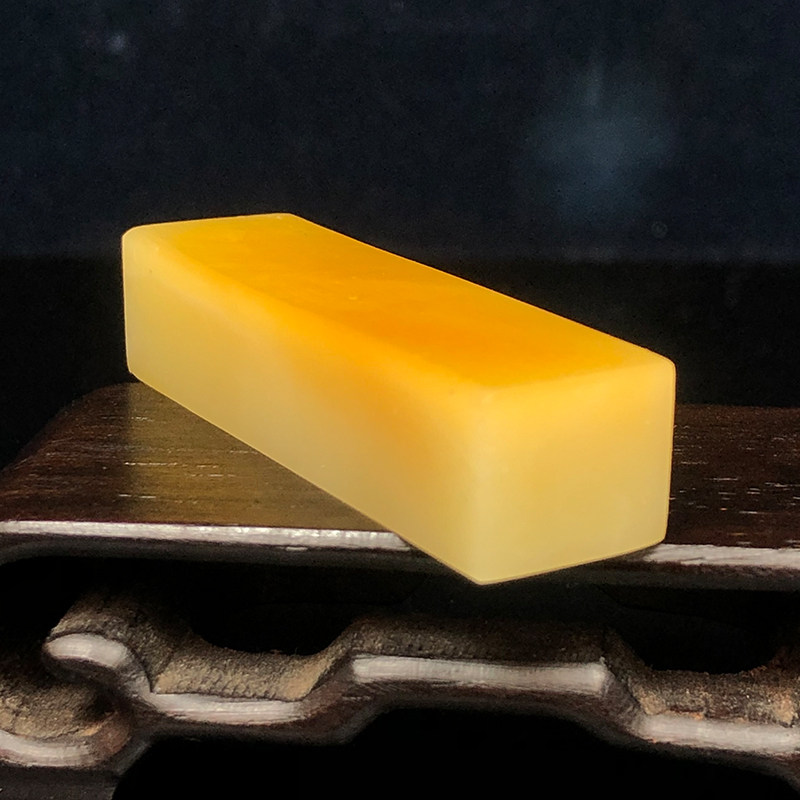 青田封门菜花黄 1.2*1*4.5 石雕印章 徐志国 省玉石雕刻大师印石