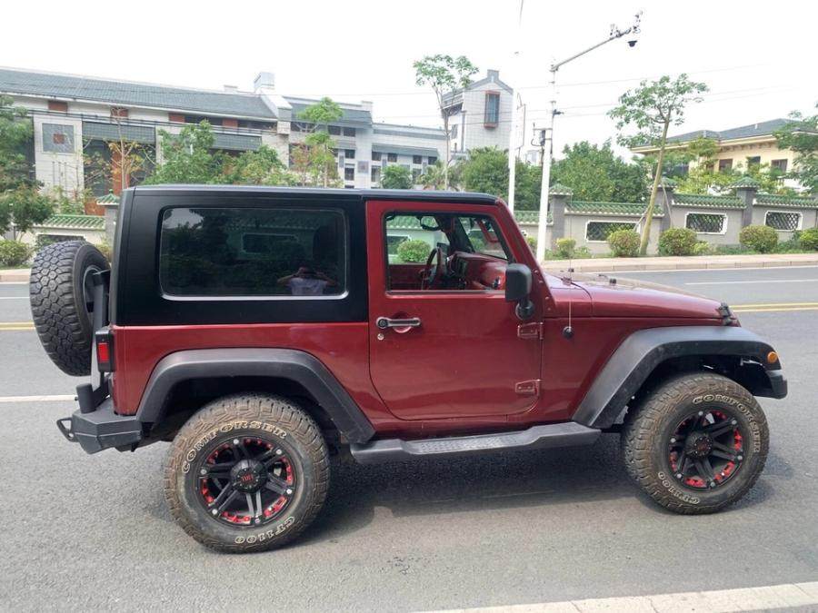 牧马人小型越野车网络拍卖公告