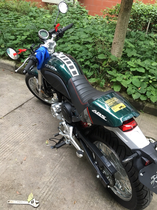 复古摩托车，今年7月份新车，排量250cc，现里程600公里