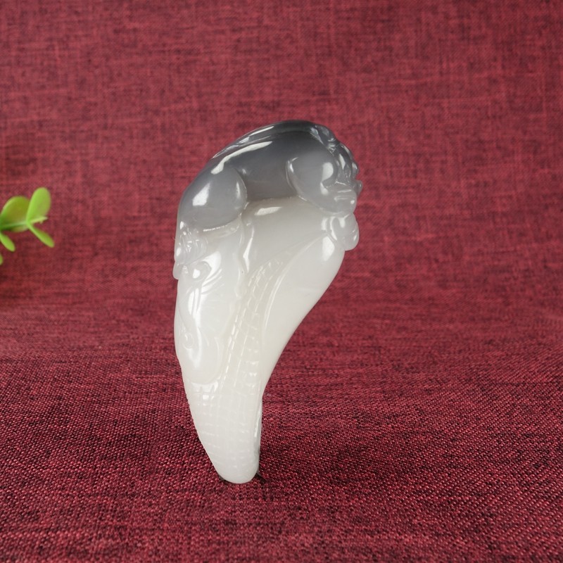 免保参拍珍品收藏【事事如意】和田玉烟青色吊坠46.92g