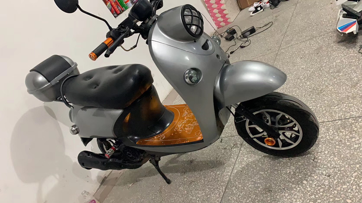 小龟王125cc。手续丢了。新车没多久。600公里。天使恶