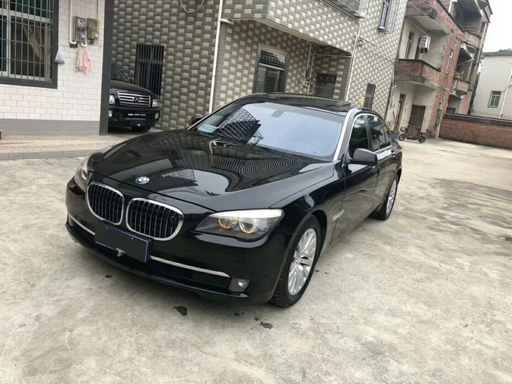 宝马750Li