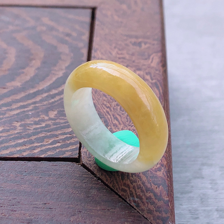 4mm天然a货翡翠好种帝王黄加绿双彩玉戒指拍卖4.25g