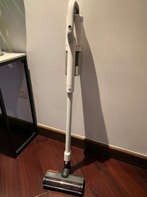 小狗吸尘器和戴森v10比较哪个更好呢？哪款更加静音呢？