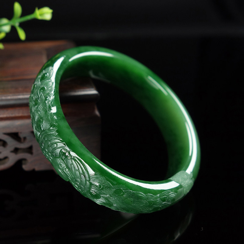 z19【免保】省级大师王朝安和田玉碧玉孔雀雕工56内径手镯64.08g