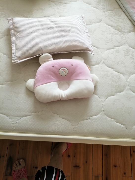 新生儿枕头便宜卖！！！两个50包邮！！！要就拿走！！！粉色可
