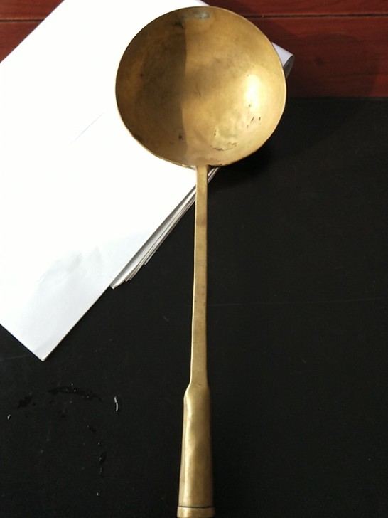 老铜勺子:品相一流，包浆淳厚，不议价，默认申通。