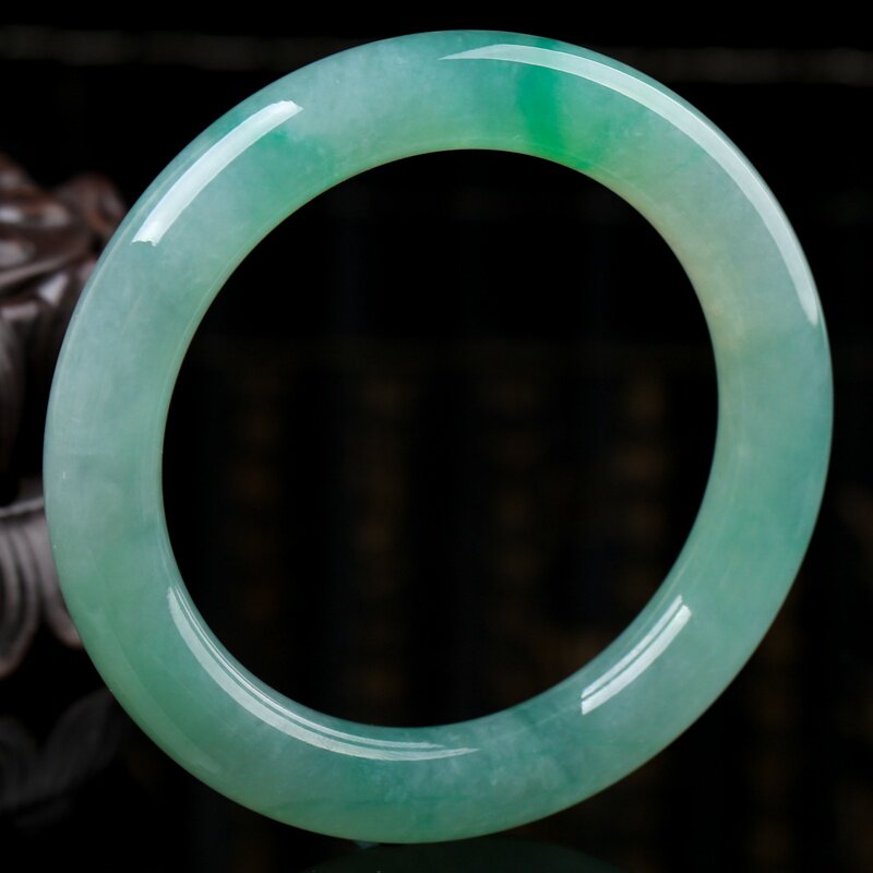 翡翠a货/冰糯种高端飘绿圆条手镯拍卖 圈口57.5mm71.34g