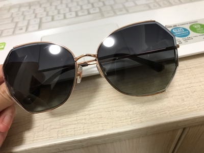 讨论真实说说海伦凯勒和陌森哪个好入手使用太阳眼镜海伦凯勒和陌森