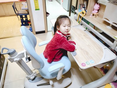 我们有话说:生活诚品儿童书桌和爱果乐哪个质量好?良心对比