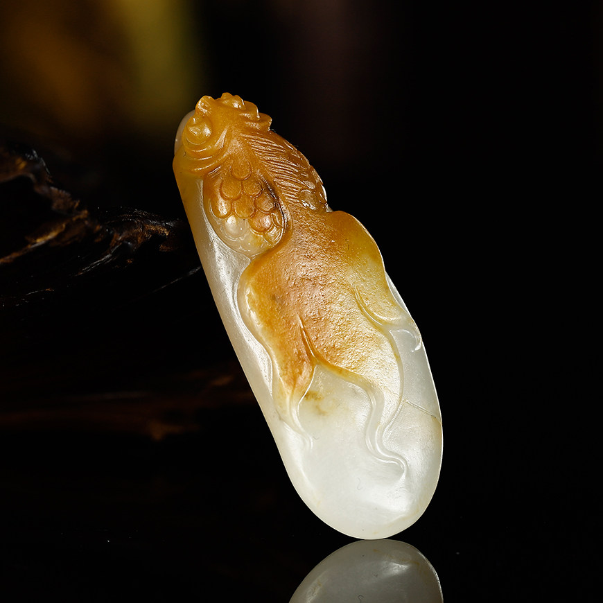 省级玉雕大师仝杰作品新疆和田玉鸡油黄沁籽料金鱼满堂女挂件7克