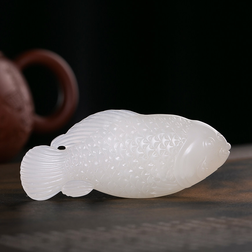 省级玉雕大师乔鑫作品新疆和田玉籽料立体圆雕富贵鱼挂件男36克女