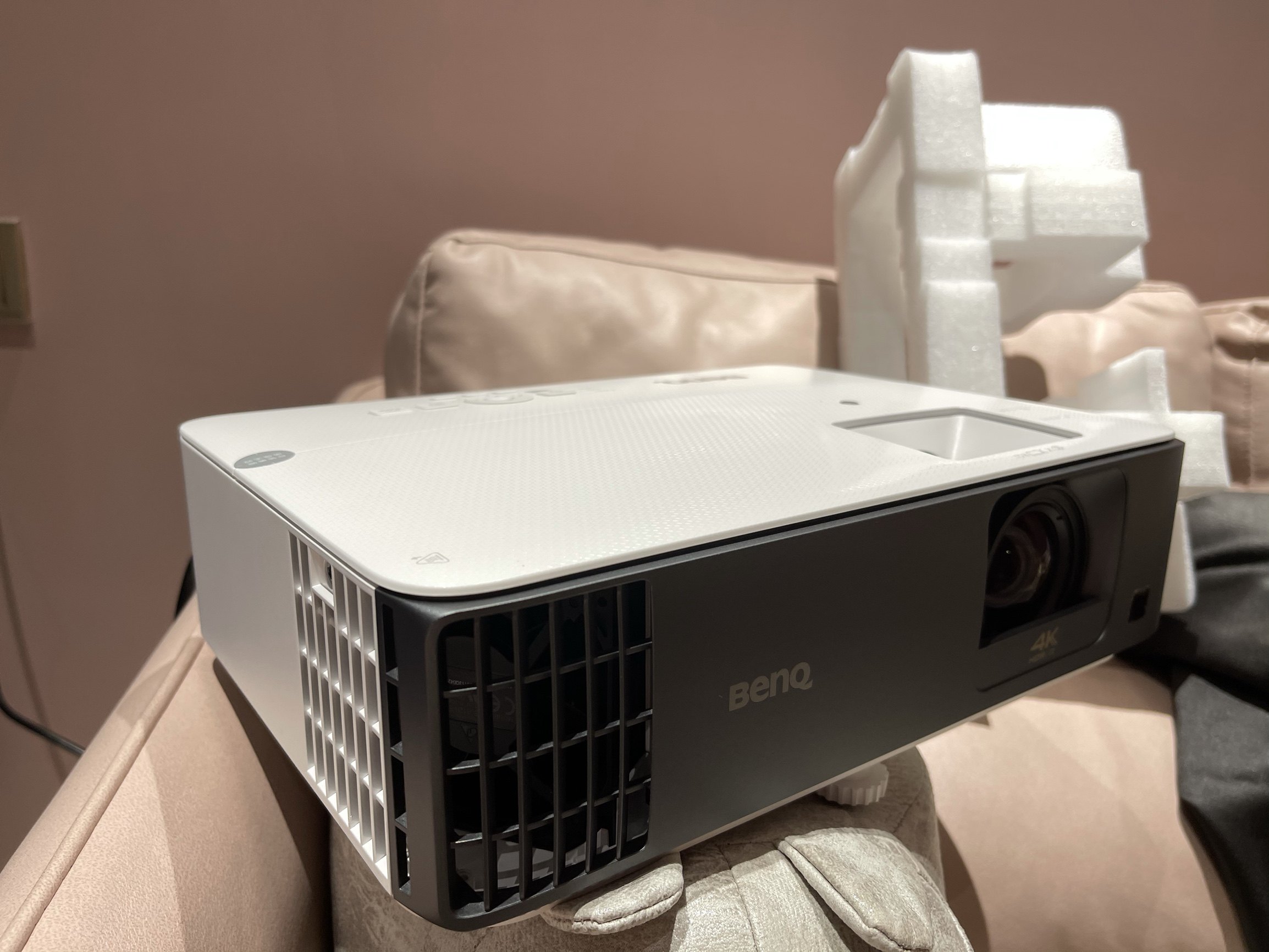 明基tk700st超高清投影仪2米投影出100英寸画面9999元