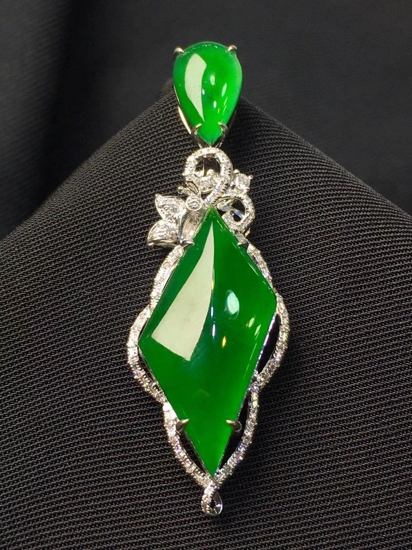 时尚设计18k金豪华镶嵌正品玉石缅甸天然翡翠a货冰种阳绿菱形吊坠