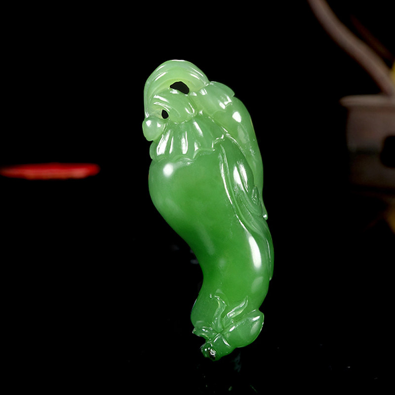 省级玉雕大师崔照乐新疆和田玉碧玉绝代双骄辣椒甲壳虫挂坠 13克