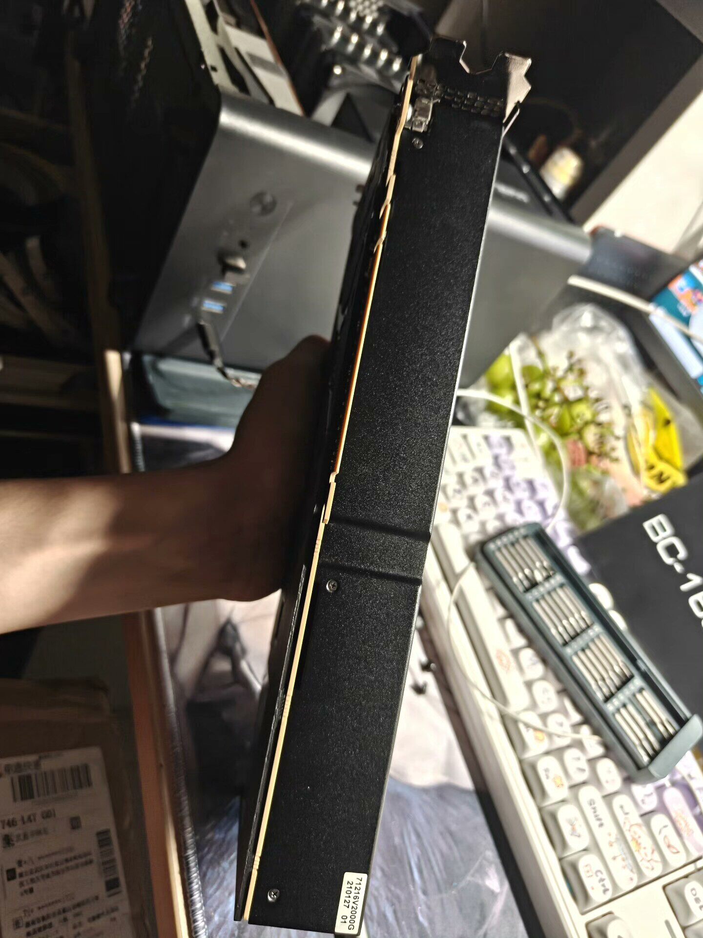 mi50 16g 卡诺基旗舰店购入，拆开换了液金所以无保。镭7  bios，可以直接打官方驱动。更换液金后烤机温度如图，温控风扇80%转速，热点温度在95°左右，拉满转速核心温度在70°左右，核心热点温差不超20°  爽快顺丰包邮