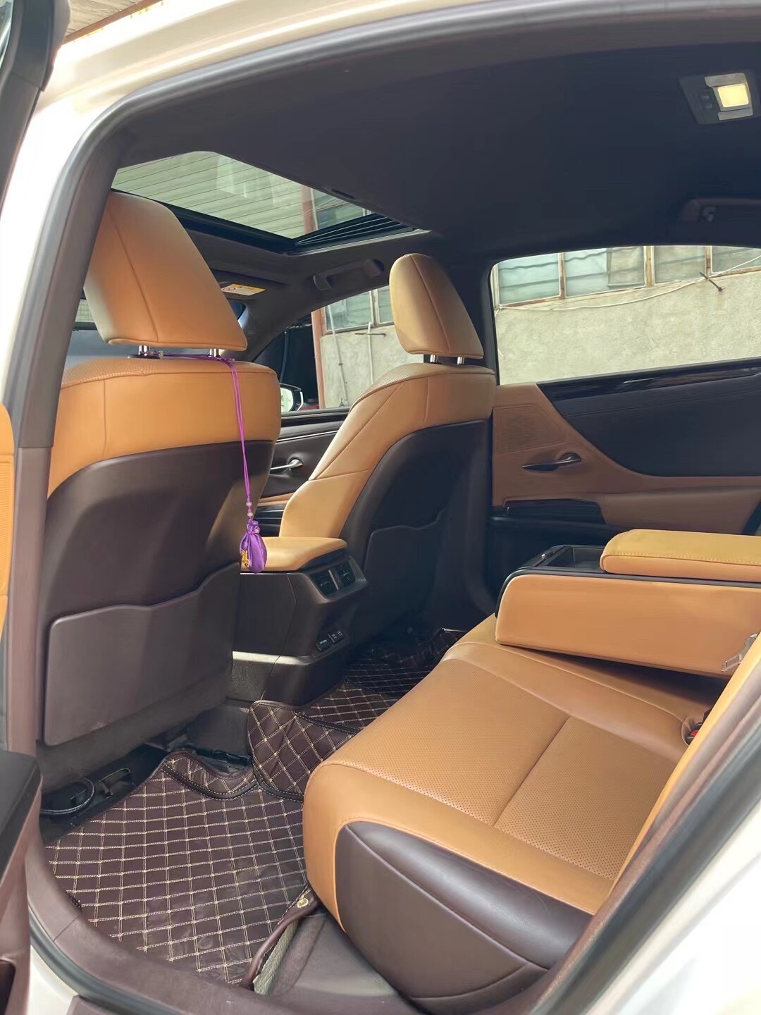 18年11月豪华版雷克萨斯es200h一手车原版车况带