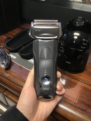 braun博朗7系7865cc往复式电动剃须刀