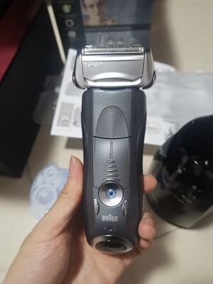 好困难如何选择德国博朗8330s电动剃须刀评测如何好不好质量很烂是真