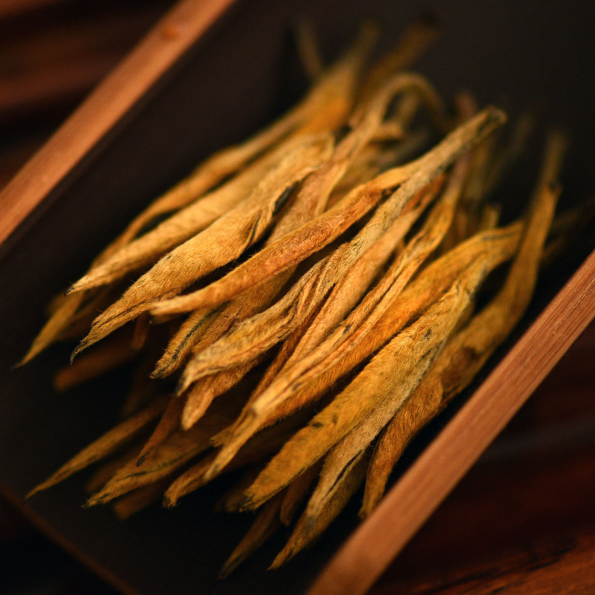 1斤 大金针 凤庆名优滇红茶 2019明前春茶满 500送存茶罐