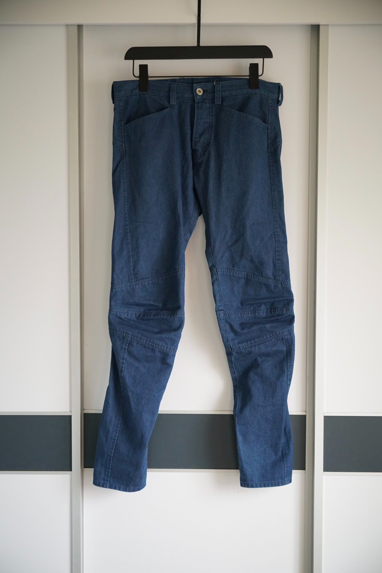 Sulvam 16ss Multi-Zipper Curved Jeans — front