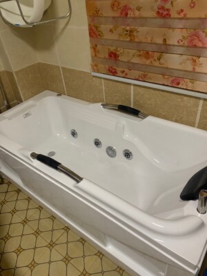 达尔文6001独立式人造石浴缸好用吗?斜躺能浸泡整个身体吗?