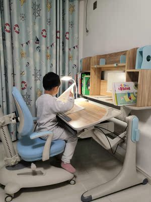 保护视力用护童和2平米书学习桌哪个好？区别在哪里？