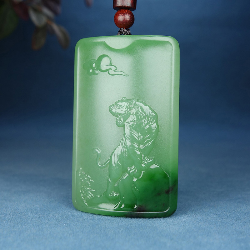 玉雕工作室  【虎啸山林】时晓铎工作室出品和田玉碧玉生肖虎牌子挂件