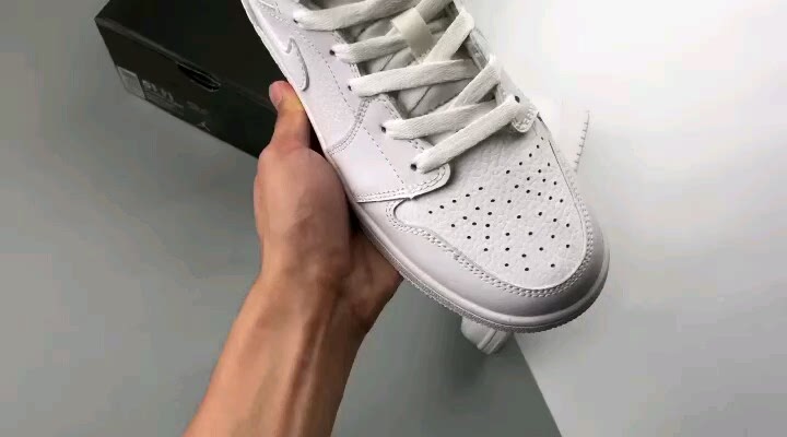 NIKEAirAJ1Mid纯白篮球鞋