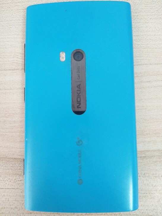 诺基亚Lumia920T，移动定制版，联通只能用2G。所有功