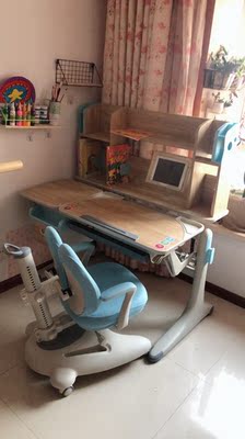 保护视力用护童和2平米书学习桌哪个好？区别在哪里？