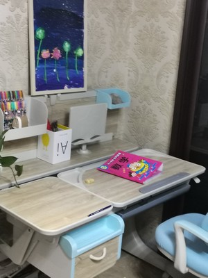 挑了1年,用了3年的中沪爱童儿童学习桌怎么样？板材很差