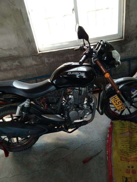 本人有14年钱江摩托150一辆!有意的电话182424471