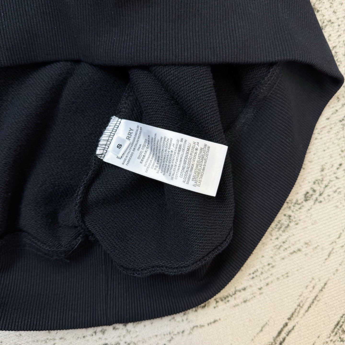 巴宝莉烧花字母连帽卫衣