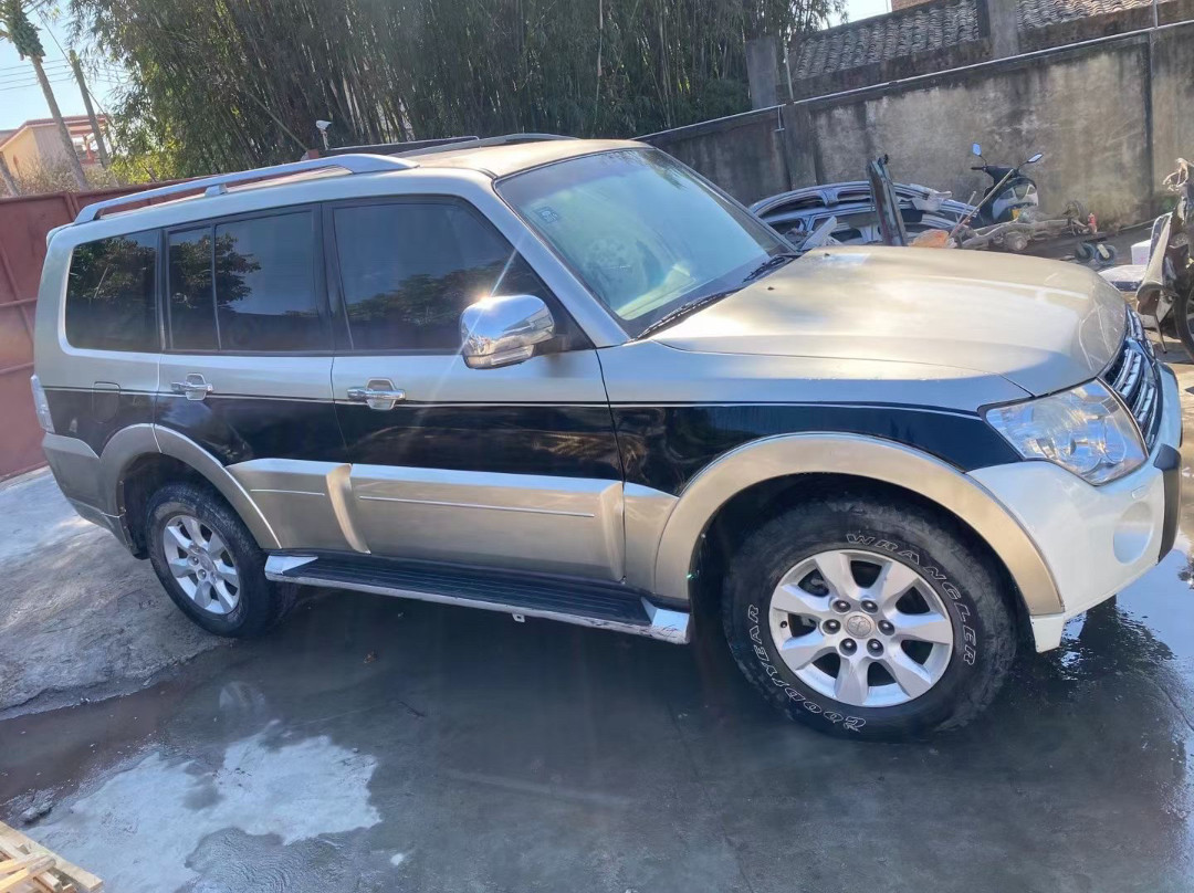 二手三菱帕杰羅速跑拆車件哪有賣?帕杰羅v31大燈拆車件