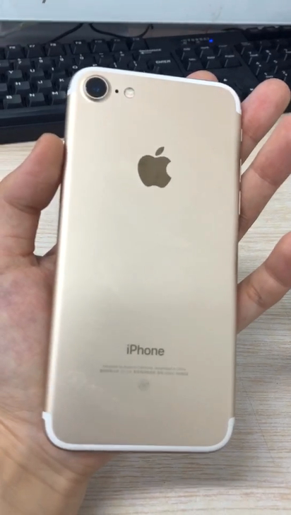 iphone732g9.5成新，没摔过，没有任何伤痕