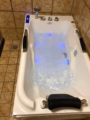 达尔文6001独立式人造石浴缸好用吗?斜躺能浸泡整个身体吗?