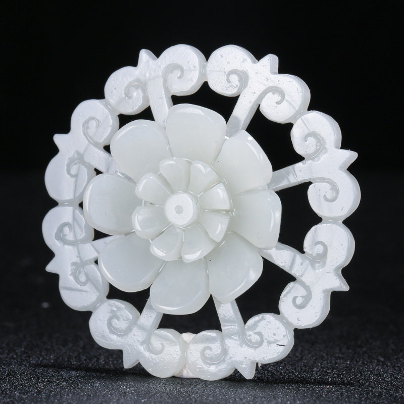 【时来运转】王晓义玉雕工作室 精雕和田玉镂空莲花挂件 22.65g