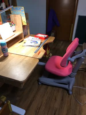 给孩子创造一个好的学习环境用光明园迪书桌怎么样？好吗