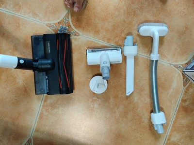 小狗吸尘器好还是飞利浦吸尘器好,大家分析一下之间差别