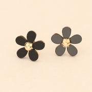 Package mail Europe and Korea fresh and stylish luxury small wild Daisy fashion earrings women new