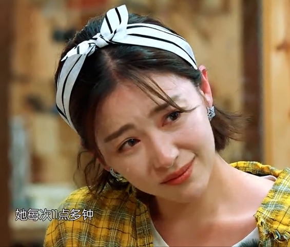 阚清子同款耳环女夏小众设计感白色耳钉夏季榴莲独特气质刘恋耳饰