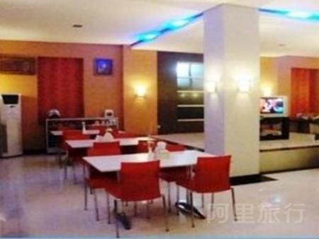 费米纳酒店