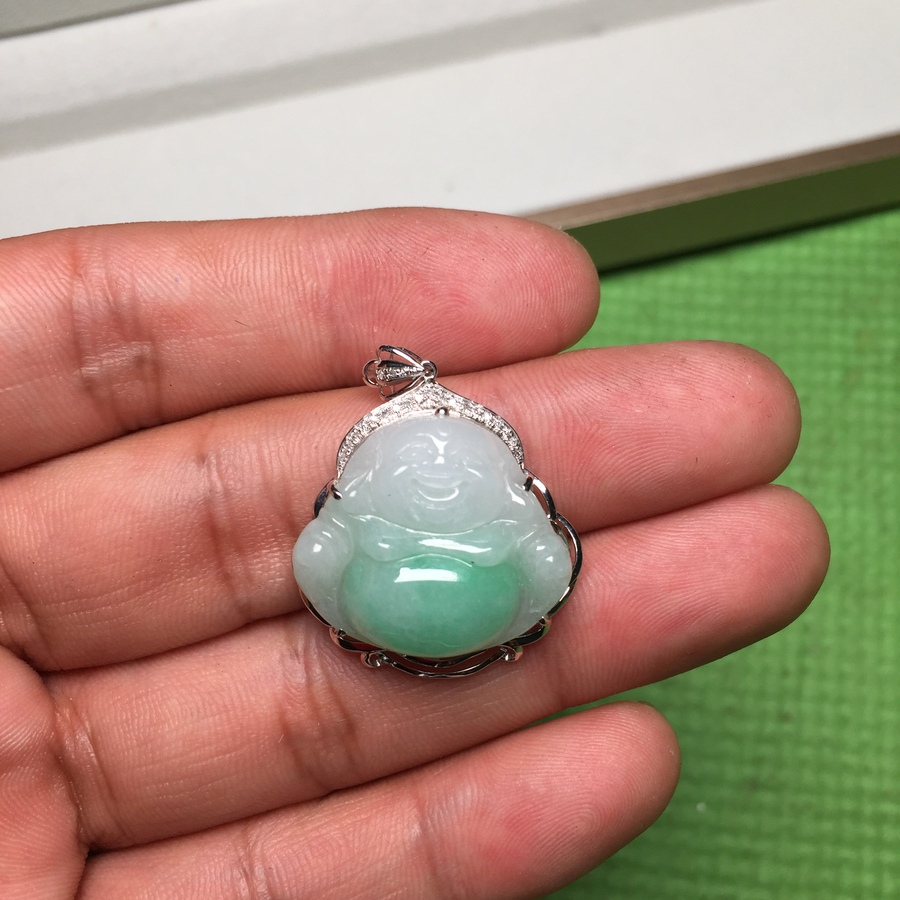 【第一次拍卖】194号 翡翠(a货)18k金镶嵌玉佛