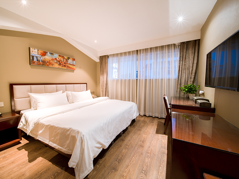 Kaiyuan Wuyishan Resort Big bedin the Cheap Hotels/Inn features/Apartment Hostel , Hotel Inn category - from Buy2taobao.com to provide professional Taobao agent buy service