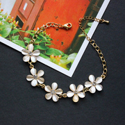 Beautiful Princess Korean fashion jewelry chain wild sweet five-leaf cat-eye female flower bracelet