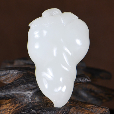 玉雕名家朱云飞作品 新疆和田玉 羊脂白玉 瓜果挂件 27.17克